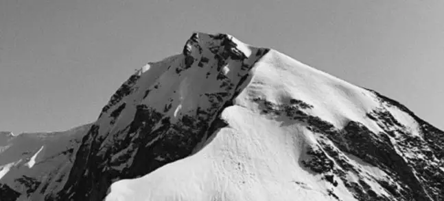 Montagne enneigée