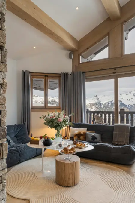 Salon lumineux du chalet