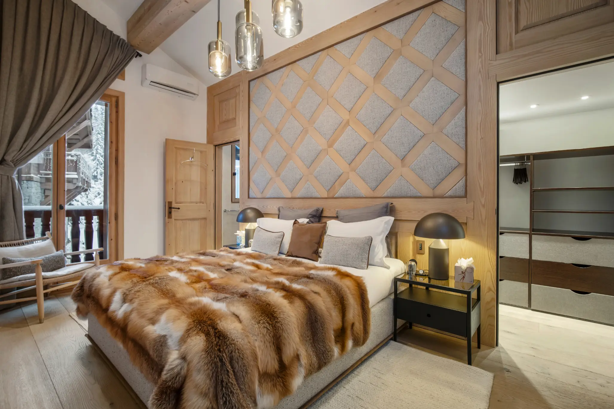 Grande chambre avec salle de bains attenante